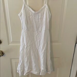 Elegant White Sleeveless Dress
